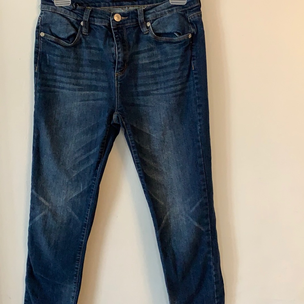 Mid-rise jeans.